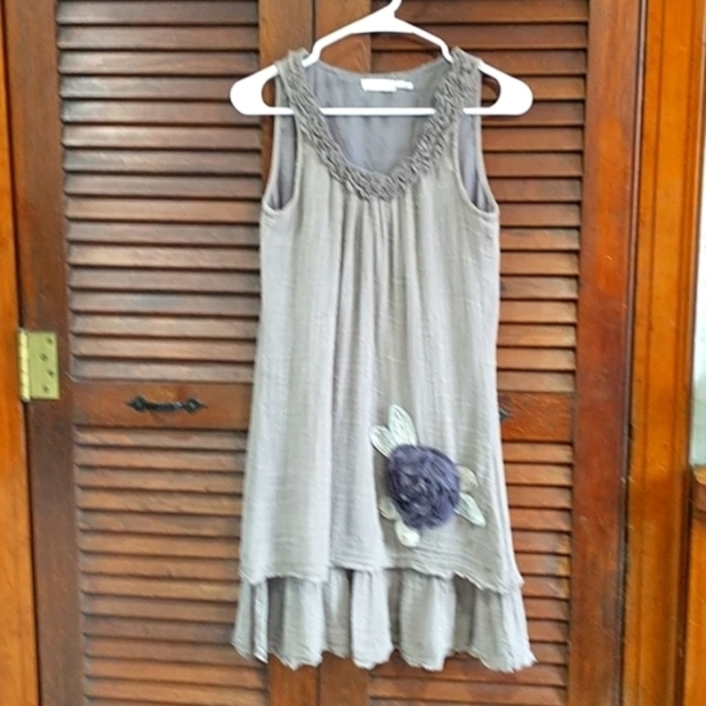 Blue Bird Sleeveless Ruffle Layered Taupe Dress with flower detail Size Small